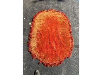 VINTAGE ORANGE AND RED OVAL CARPET, PLEASE CHECK PHOTOS FOR DAMAGES!! 74X49 INCHES