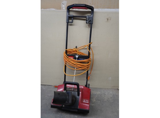 TORO POWER CRUVE SNOW BLOWER ELECTRIC WORKING CONDITION, COMES WITH EXTENTION CORD