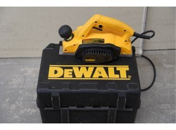 DEWALT WOOD PLANER WITH CASE TESTED WORKING, GOOD CONDITION!