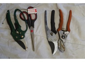 LOT OF 3 CUTTERS AND 1 SCISSOR