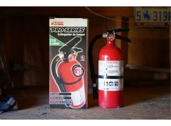 PRO SERIES EXTINGUISHER WITH BOX