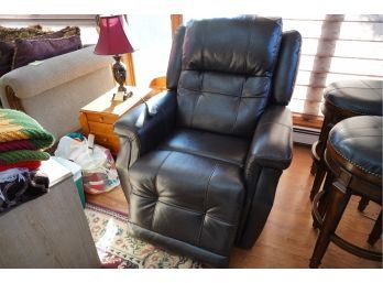 LIKE NEW CATNAPPER RECLINER LEATHER MINT CONDITION POWERLIFT CHAIR, WITH TAGS ATTACHED STILL1
