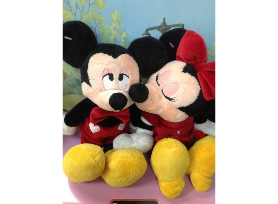 Disney Store Mickey And Minnie Boxed Plush Kissing