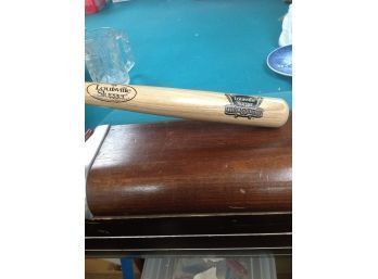 Louisville Slugger Mini Baseball Bat & McDonalds 1995 Robin Glass .. Never Used