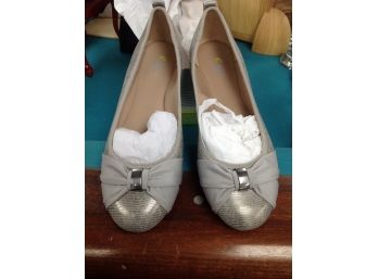 Never Worn Easy Spirit 9W Silver Textured Flat Shoes