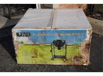 22 COUNTRY KETTLE CHARCOAL GRILL W/TROLLEY