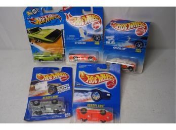 LOT OF 5 HOT WHEELS TOY CARS, A15