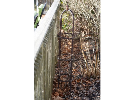 OUTDOOR METAL PLANT STAND