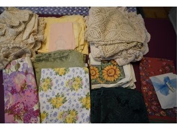 MASSIVE LOT OF NAPKIN, TABLECLOTHS AND TABLE RUNNERS