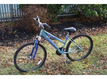 YOUTH WOMENS INSPIRED SCHWINN BICYCLE 26IN TIRE FRAME, WITH SHOCKS AND KICKSTAND!