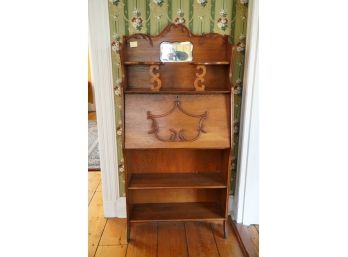 ANTIQUE WOOD SECRETARY DESK WITH PULL DOWN TOP.