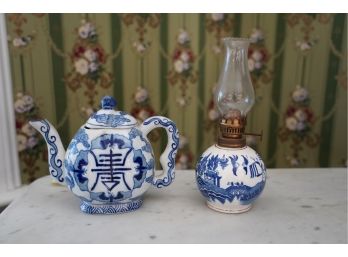 BLUE AND WHITE PORCELAIN TEAPOT AND OIL LAMP