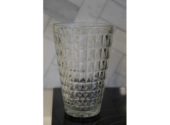 CLEAR GLASS FLOWER VASE,  10IN HEIGHT