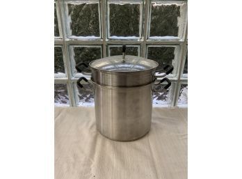 TALL METAL POT WITH STACKABLE COLANDER