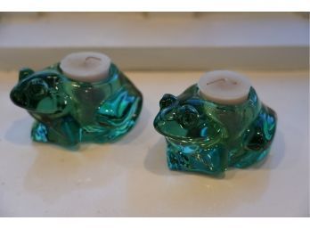 PAIR OF SMALL GREEN GLASS FROGS CANLDE HOLDERS, 3X5 INCHES