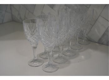LOT OF 8 CHAMPAGNE GLASSES, 8IN HEIGHT