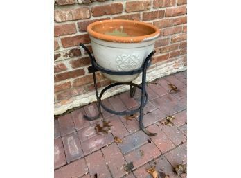 OUTDOOR METAL PLANT STAND WITH FLOWER POT