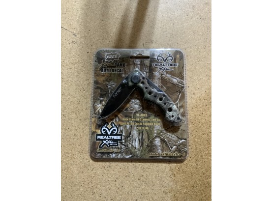 BRAND NEW SEALED  REALTREE CAMO AUTO DECAL HUNTING KNIFE