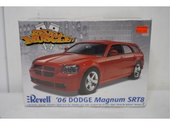 REVEL MUSCLE '06 DODGE MAGNUM SRT8