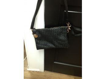 Black Weave Design Pocketbook With Straps And Wristlet Design With Push Lock / Zipper
