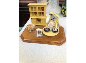 Vintage Fun Artist Made Diorama Of A Mouse In Her Kitchen