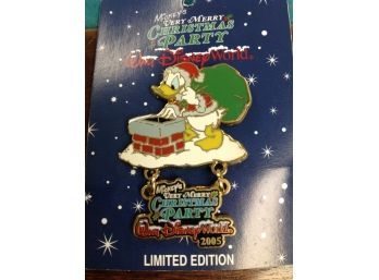 Mickey's Very Merry Christmas Party 2005-Limited Edition Of Donald Duck