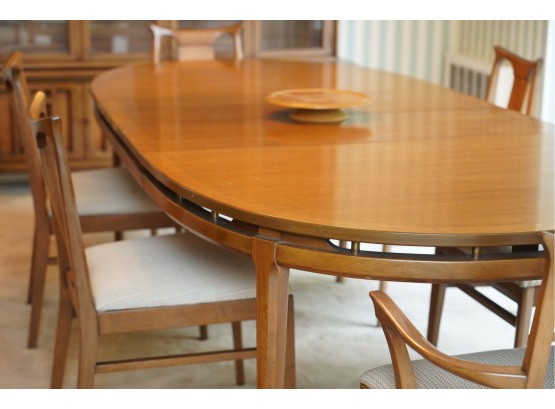 MID CENTURY WALNUT WOOD DINNING TABLE WITH 2 EXTENDED LEAFS AND 6 CHAIRS