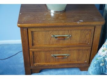 SOLID WOOD SIDE TBALE BY THOMASVILLE (READ INFO)