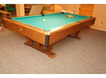 VINTAGE CUE MASTER PRODUCT POOL TABLE WITH ACCESSORIES