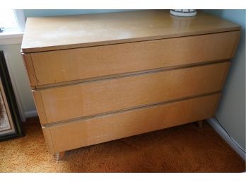 MID CENTURY WOOD DRESSER WITH 3 DRAWERS