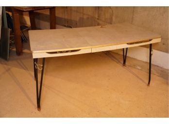 MID CENTURY TABLE WITH LEAF