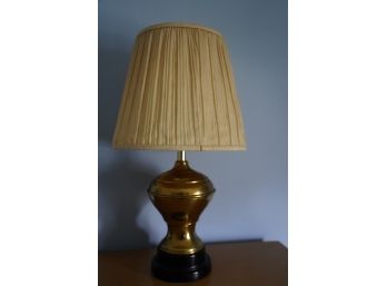 SINGLE BRASS STYLE LAMP WITH BLACK BASE