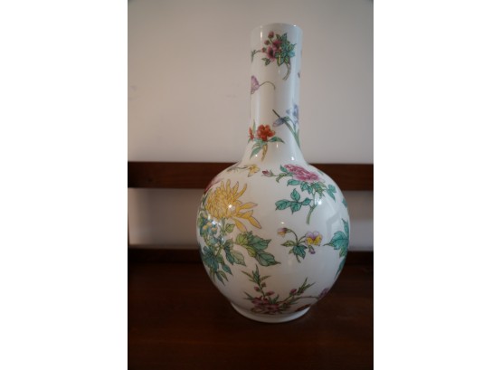GORGEOUS MADE IN CHINA PORCELAIN VASE 13IN HIGH