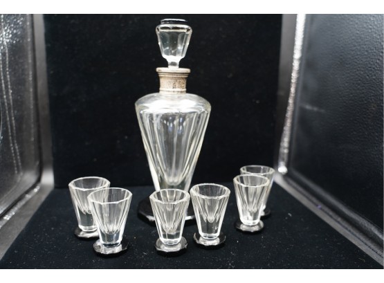 GORGEOUS MID CENTURY DECANTER SET WITH 6 SHOT GLASSES 9IN HIGH