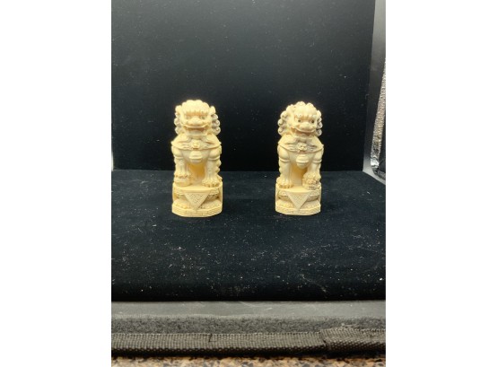 BEAUTIFUL ASIAN IVORY STYLE SMALL FIGURINE WITH SIGNATURE 4IN HIGH