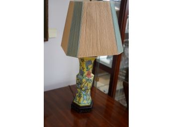 BEAUTIFUL HAND PAINTED ASIAN STYLE PORCELAIN LAMP WITH WOOD BASE