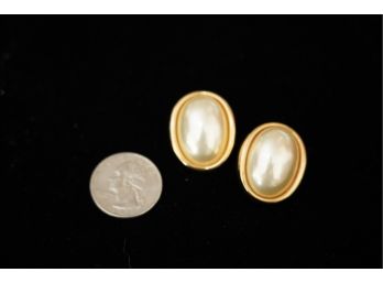RARE! VINTAGE CHRISTIAN DIOR CLIP ON EARRINGS WITH WHITE PEARL