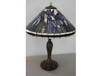 GORGEOUS TIFFANY STYLE STAINED GLASS TABLE LAMP