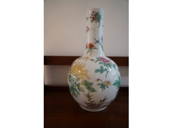 GORGEOUS MADE IN CHINA PORCELAIN VASE 13IN HIGH