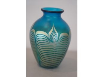 GORGEOUS SMALL BLUE COLOR ART GLASS VASE 8IN HIGH