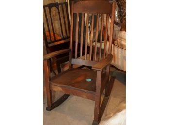 BEAUTIFUL SOLID WOOD ANTIQUE ROCKING CHAIR