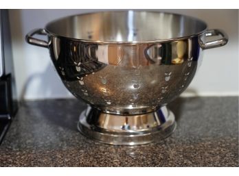 MINT CONDITION LARGE METAL COLANDER WITH HANDLES