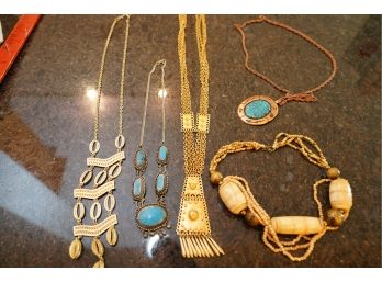 LOT OF 5 BEAUTIFUL NECKLACES WITH STONES