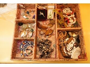 AMAZING DEAL! LARGE LOT OF ASSORTED JEWELRY