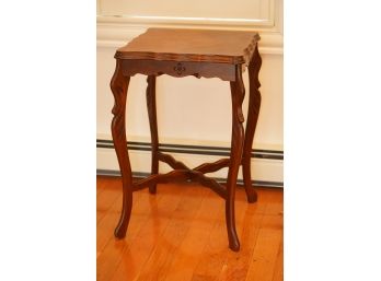 GORGEOUS ANTIQUE STYLE WOOD SIDE TABLE