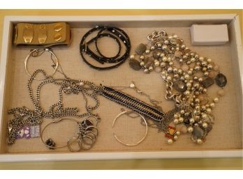 LOT OF ASSORTED COSTUME JEWELRY INCLUDING CHAINS