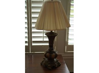 BEAUTIFUL ANTIQUE STYLE WOOD LAMP WTH BRASS BASE 32.5 HIGH