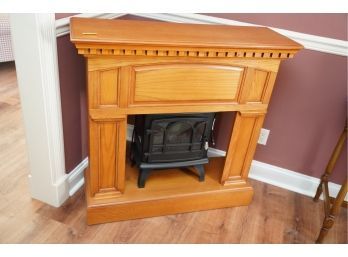 BEAUTIFUL MINT CONDITION WOOD FRAME ELECTRIC FIREPLACE