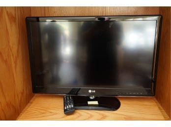 TESTED WORKING, 26 INCH LG FLAT TV 26 INCHES