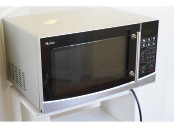 MINT CONDITION WORKING, HAIER BRAND MICROWAVE